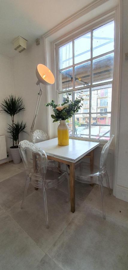 Elegant 5 Bed 4 Bath 'Vogue House' Parisian Style Home Margate Exterior photo